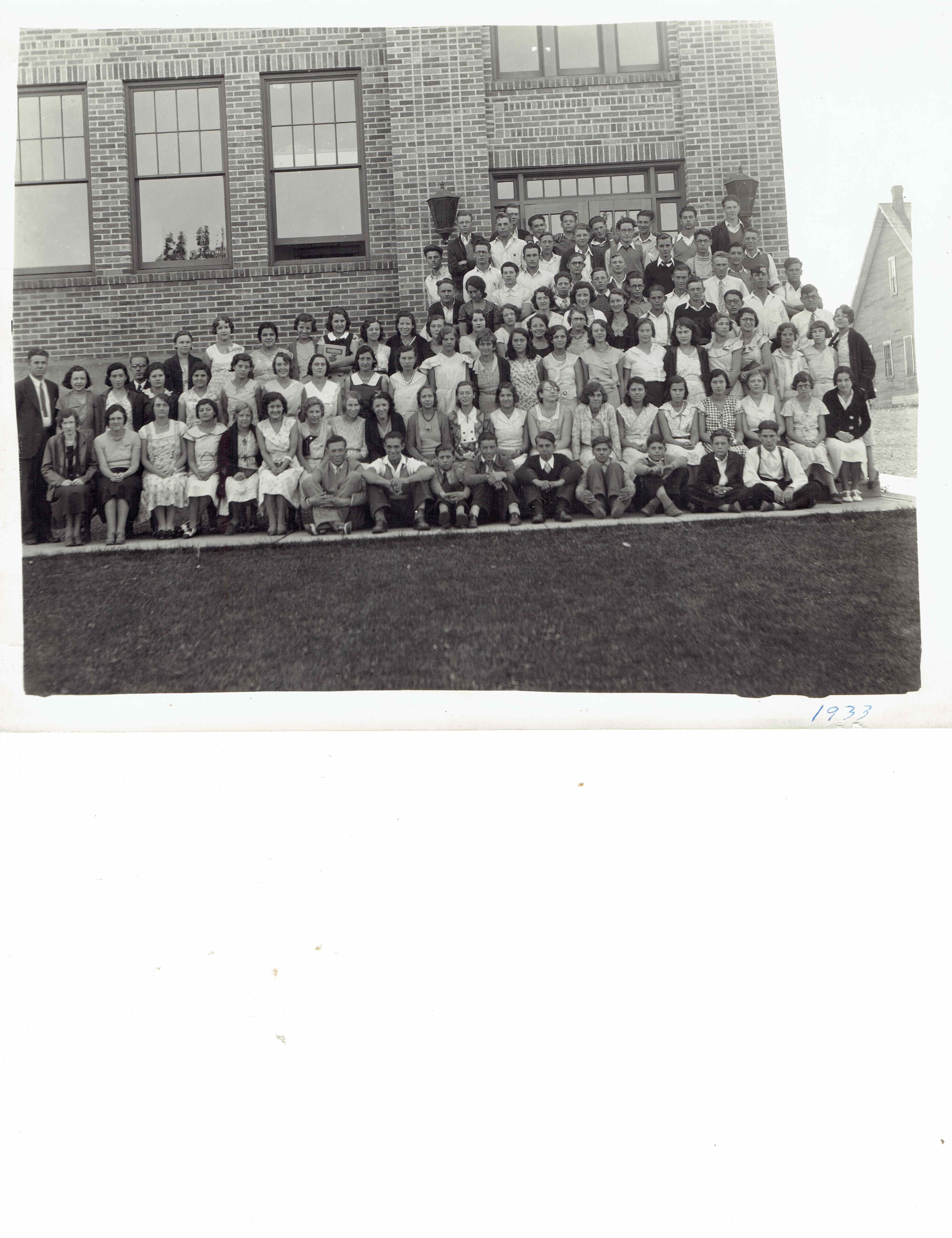 1933-rml-0025-rhs-student-body-at-grade-school.jpg