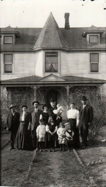 File:0000-rml-0221b-unknown-family-five-kids-house-with-spire.jpg