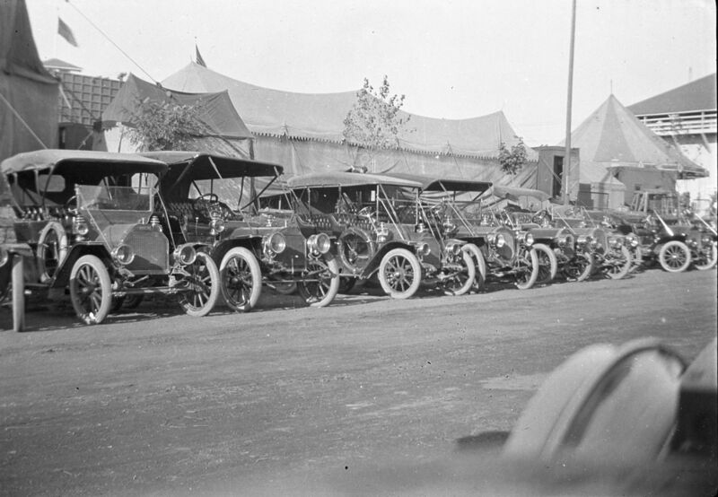 File:1905-1915-otto-0159-autos-at-fairground-1600.jpg