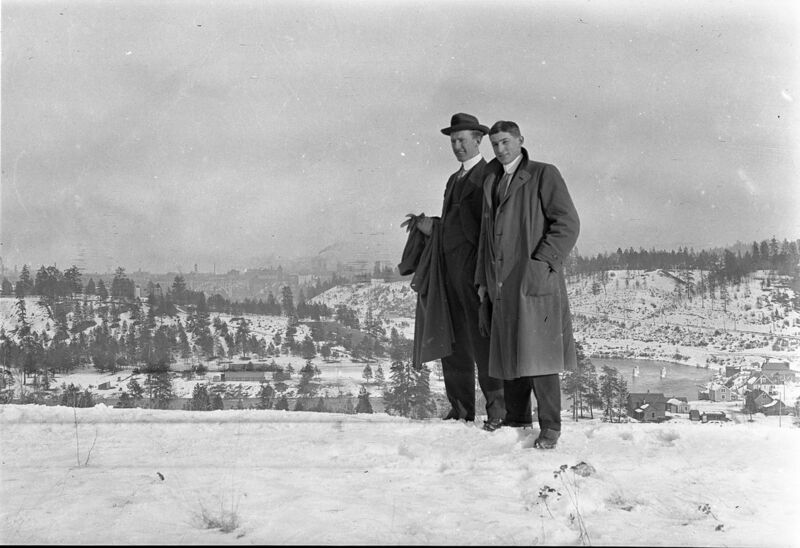File:1905-1915-otto-0140-two-men-west-spokane-1600.jpg