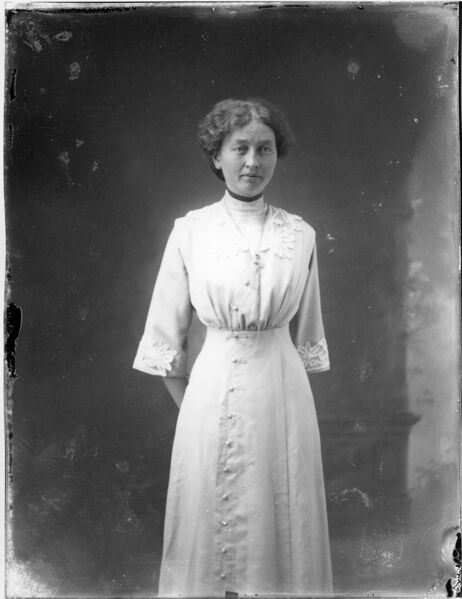 File:1910-1920-cap-060-unknown-lady-1600.jpg