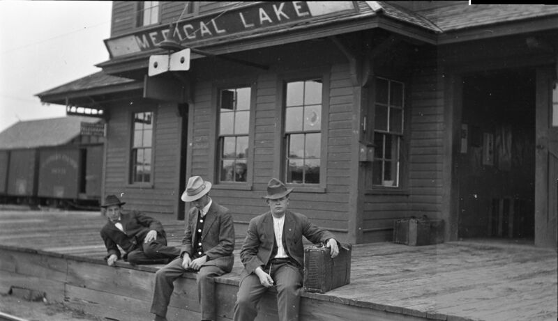 File:1905-1915-otto-0241-three-young-men-medical-lake-station-1600.jpg
