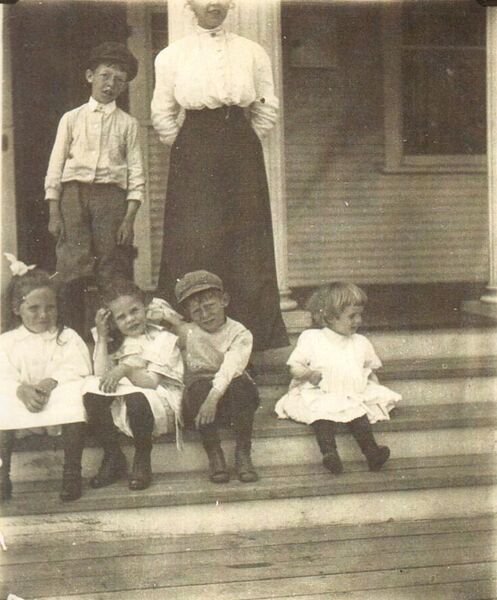 File:1914-clayton-026a-mrs-ellis-burns-kids-1600.jpg