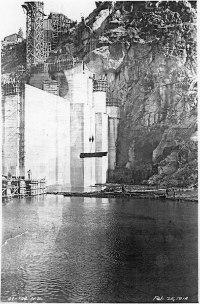 File:1914-02-25-llt-0075-back-side-north-flank-of-dam-1600.jpg