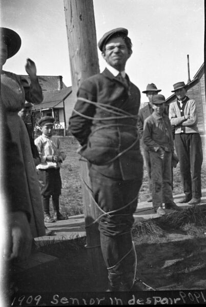 File:1905-1915-otto-0312-1909-senior-in-distress-1600.jpg