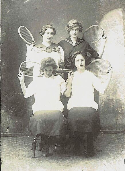 File:1915-rml-0297c-rhs-girls-tennis-1600.jpg