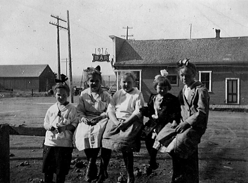 File:1916-rml-0213-early-citizens.jpg