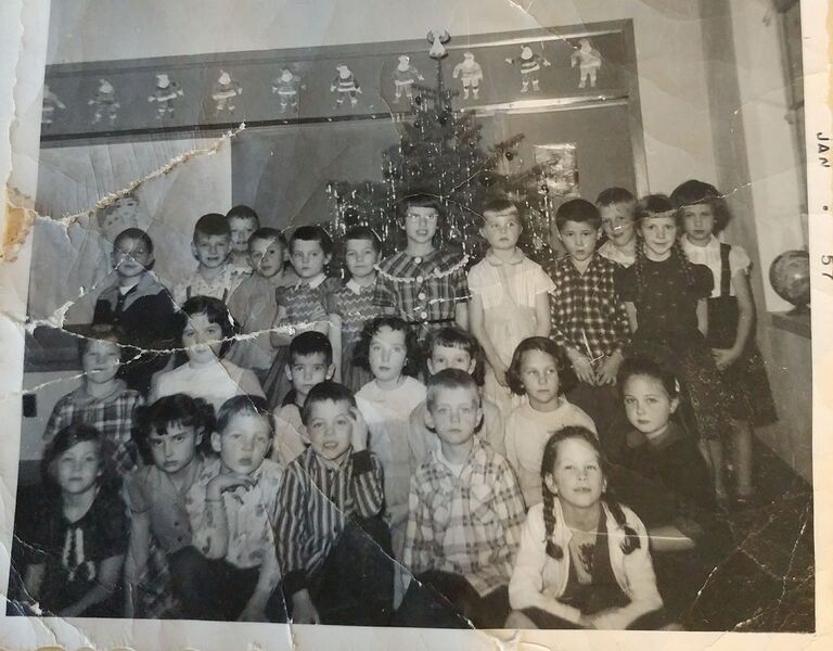 File:1956-1957-fb-0047-first-grade-class-of-1968.jpg