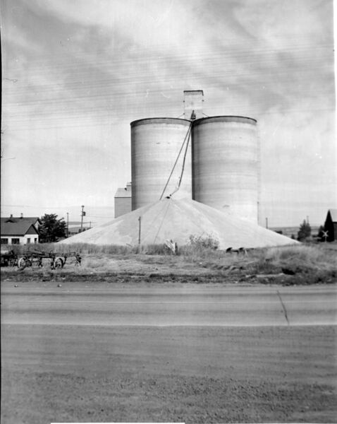 File:1953-08-20-grain-pile-building-1600.jpg