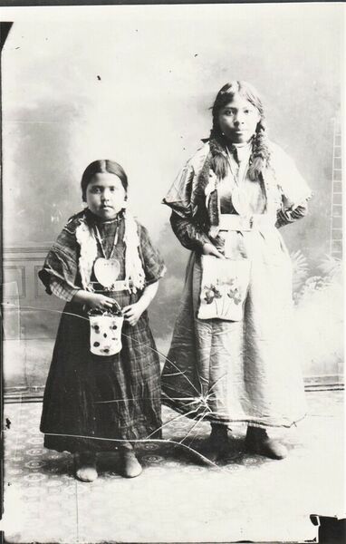 File:1910-rml-0264-two-indian-girls-portrait-1600.jpg
