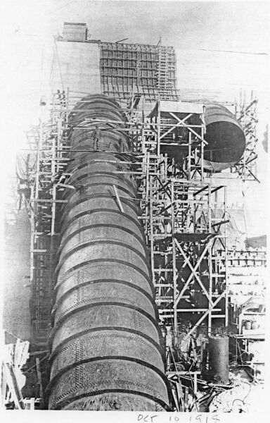 File:1914-10-10-llt-0114-installed-unit-1-penstock-with-scaffolding-1600.jpg