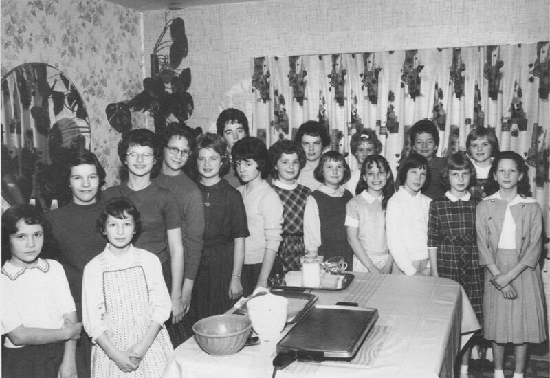 File:1964-kirk-0044-happy-homemakers-4h-club.jpg