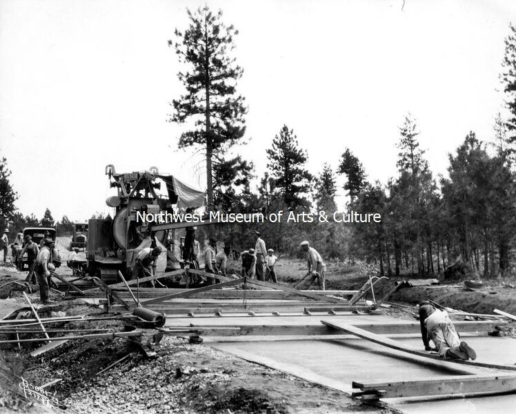 File:1923-08-24-mac-0019-L87-1.23897-23-paving-sunset-highway-top-deep-creek-hill.jpg