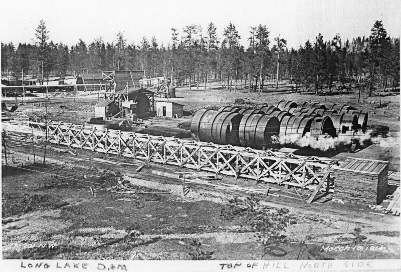 File:1914-03-10-llt-0078-staged-penstock-sections-top-of-hill-north-side-1600.jpg