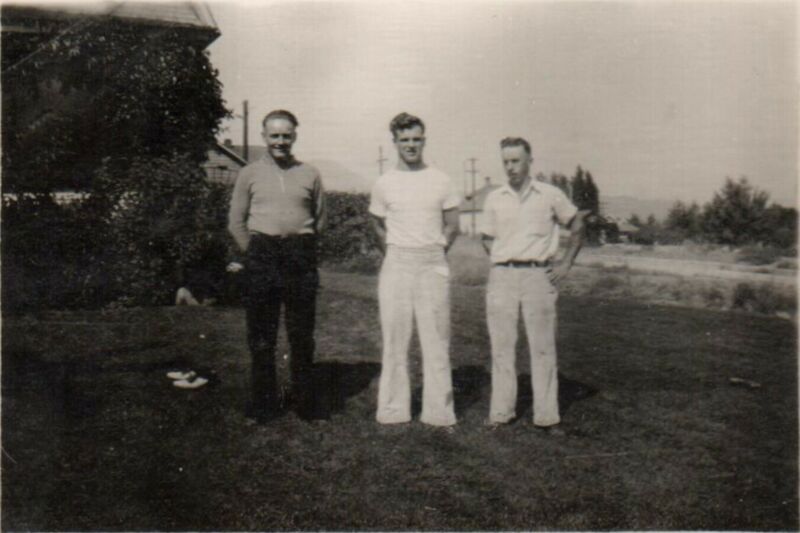 File:1933-1936-rml-0315f-young-people-on-lawn-1600.jpg