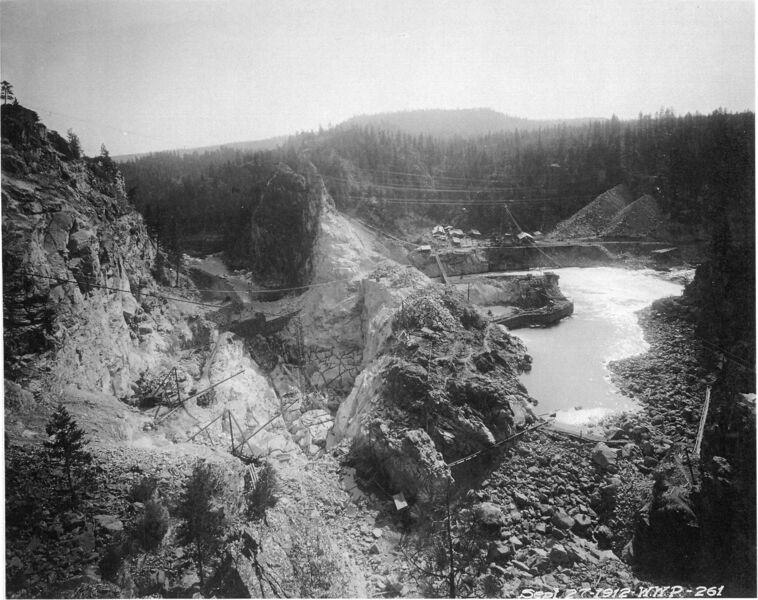 File:1912-09-27-llt-0019-rock-clean-dam-site-below-coffer-dam-1600.jpg