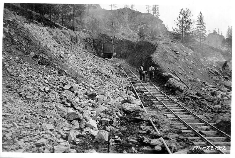 File:1912-03-23-bbrr-022-end-of-line-for-rock-loading.jpg
