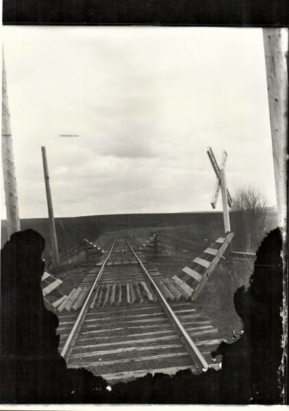 File:1908-rml-0184-rail-crossing.jpg