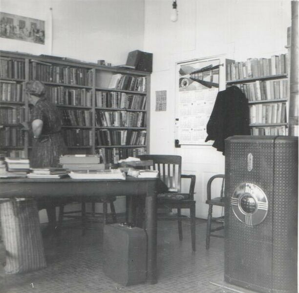File:1961-beautification-093c-library-after-interior-alvina-king.JPG
