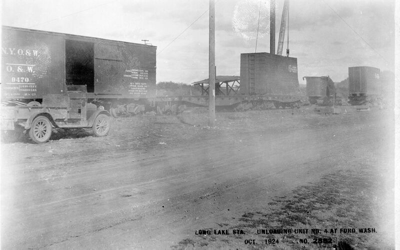 File:1924-10-bbrr-009-wwp-2882-unloading-unit-4-at-ford.jpg