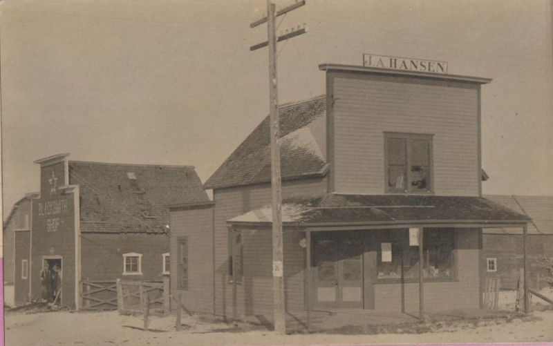 File:1919-rml-0117b-j-a-hansen-store-blacksmith.png