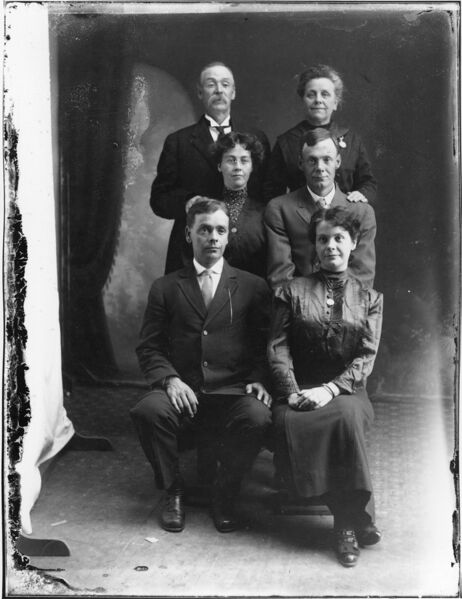 File:1910-1920-cap-059-sullivan-family-1600.jpg