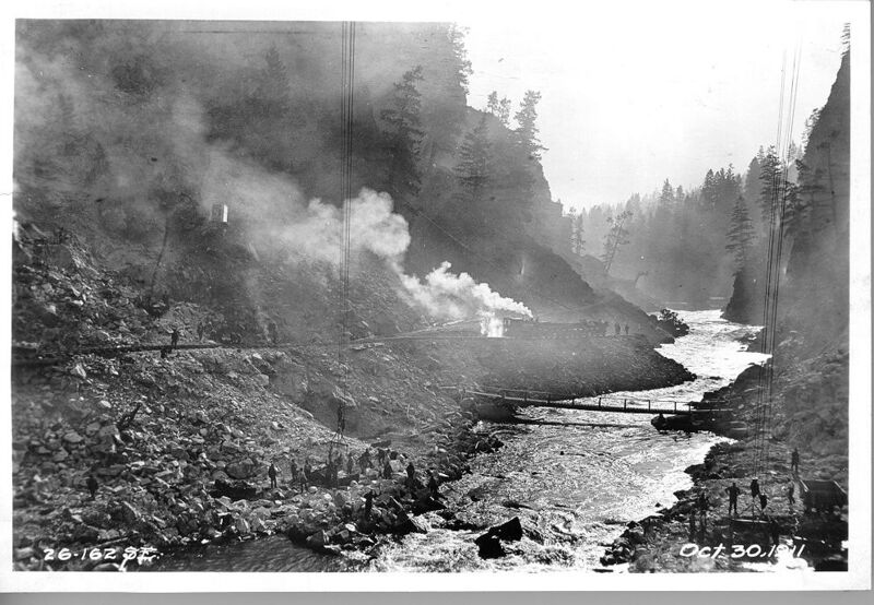 File:1911-10-30-bbrr-010-26-162se-work-at-dam-site-narrow-gauge-rr.jpg