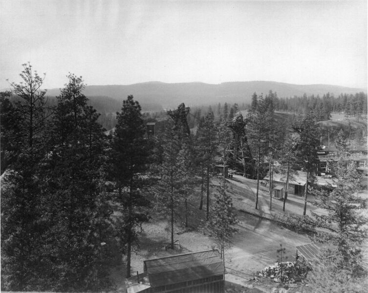 File:1912-llt-0023-construction-camp-three-towers-top-of-hill-1600.jpg