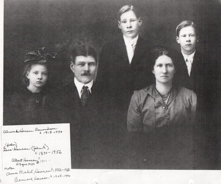 File:1923-rml-0217-john-and-anna-mahrt-hansen-family.jpg