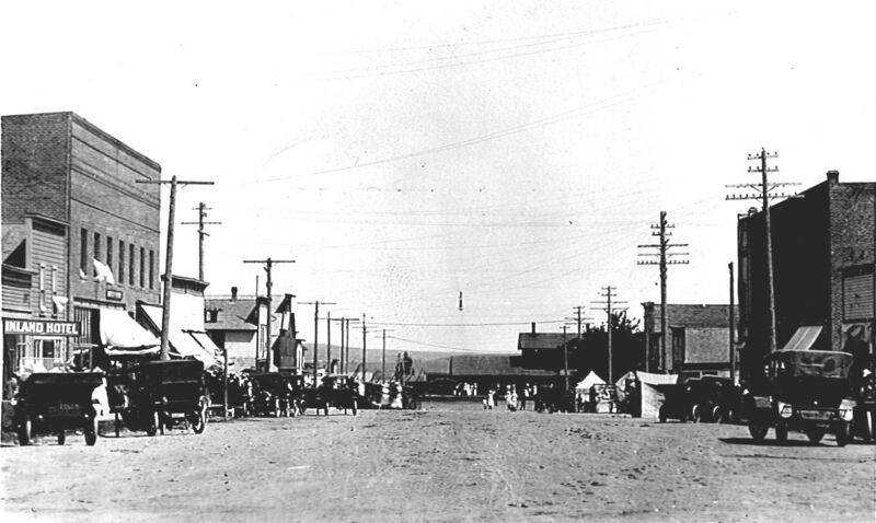 File:1910-1913-rhs-ehr-19b-lake-street-mule-day-looking-north.JPG