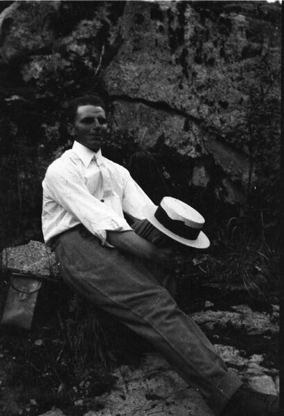 File:1905-1915-otto-0287-otto-on-rock-1600.jpg