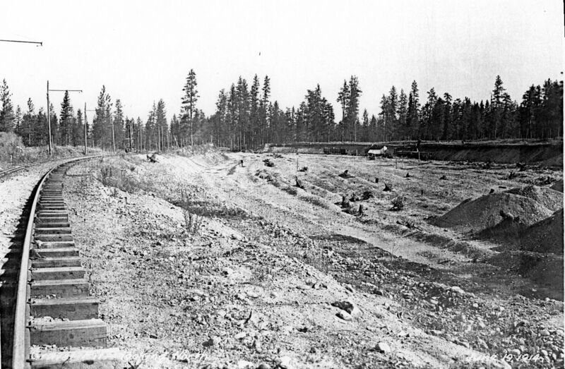 File:1914-06-19-llt-0096a-gravel-pit-looking-north-1600.jpg